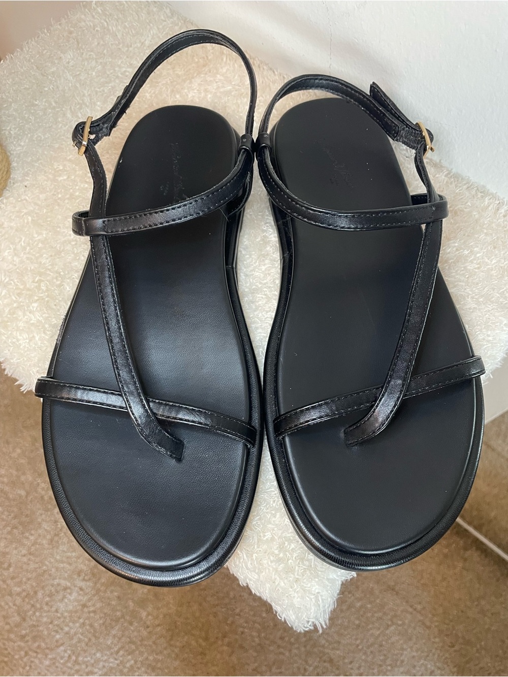 Universal Thread Black T-Strap Flat Sandals
